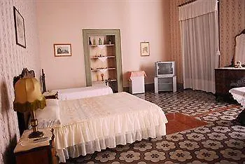 Castelcarlo Bed & Breakfast *